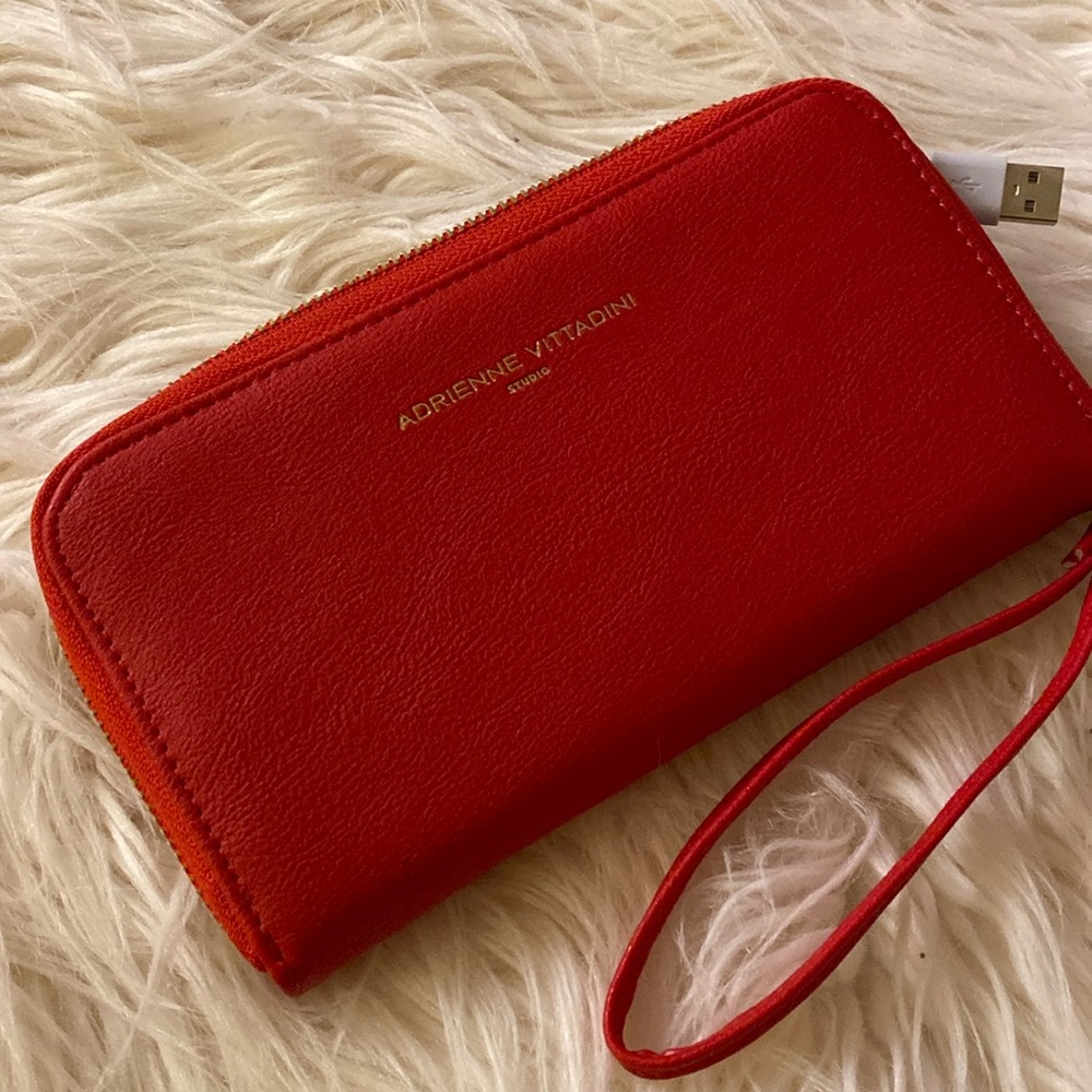 ADRIENNE VITTADINI wristlet charging wallet